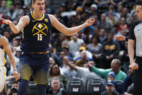 JOKIĆEVA SVEMIRSKA PARTIJA, TRAGEDIJA DENVERA ZBOG TVRDOGLAVOG TRENERA: Nikola bolji od LeBrona, Meloun izvodio BESNE GLISTE! (VIDEO)