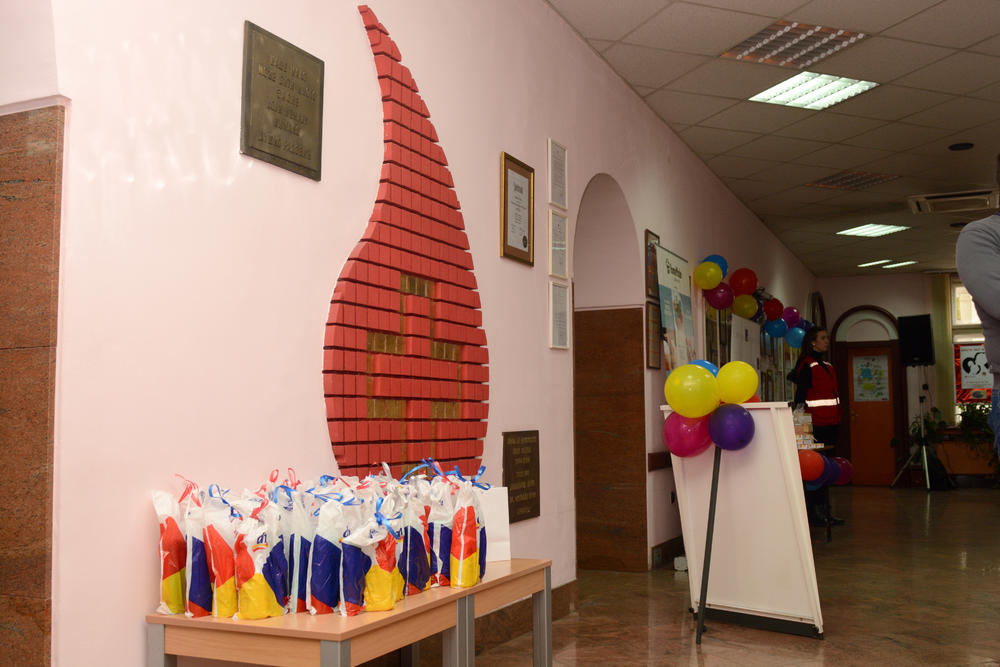 Dame su iz Instituta izašle punih ruku poklona!  