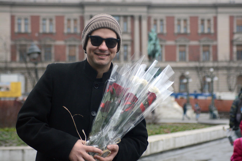 KAKO SMO IZNENADILI ŽENE I DEVOJKE NA RADNIM MESTIMA: Bojan Marović ulepšao damama 8. mart (VIDEO)