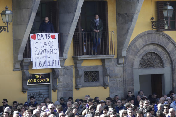 TRENUTAK KAD SE I NAJTVRĐIMA SRCE CEPALO: Prvo je Hrvat održao govor o Astoriju koji kida dušu, a onda su reč uzeli navijači! (FOTO) (VIDEO)