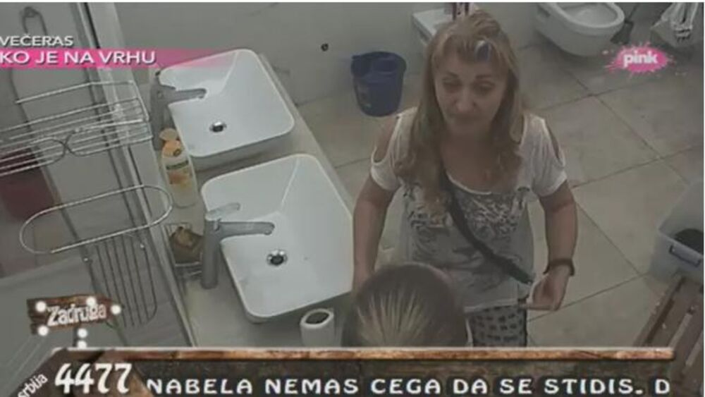 Gordana Džehverović svakodnevno upućuje niz kritika svojoj ćerki Teodori Džehverović 