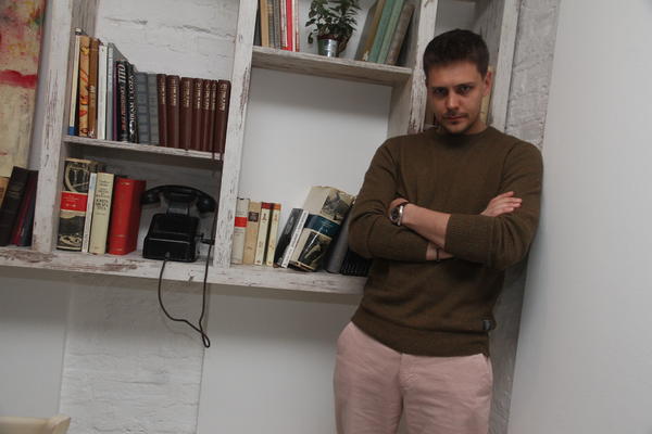 Da li vam liče? Petnaest godina STARIJI BRAT Miloša Bikovića je sušta suprotnost od svog brata i zbog svoje TITULE zaslužuje svako poštovanje (FOTO)