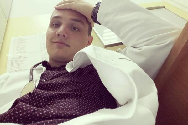 VOLIM DA POPIJEM KAD IZAĐEM, PA ŠTA: Milan Jevđić, koji je rekao da NEMA ŠTA DA JEDE teško optužio čoveka koji mu je dao HILJADE EVRA da je želeo da ga KONTROLIŠE!