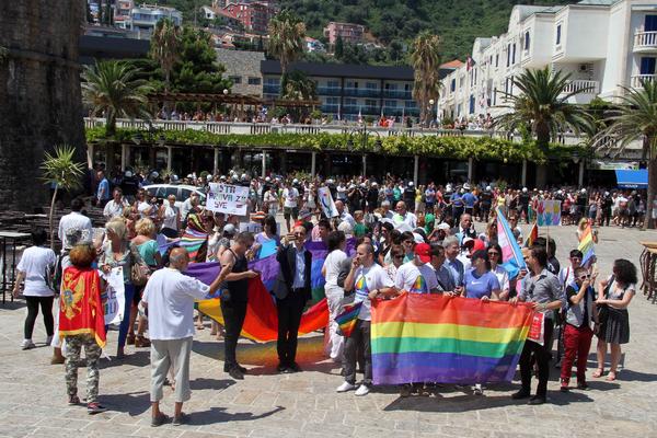 Crna Gora LEGALIZUJE GEJ BRAKOVE? Zabrinuti Amfilohije uputio pismo