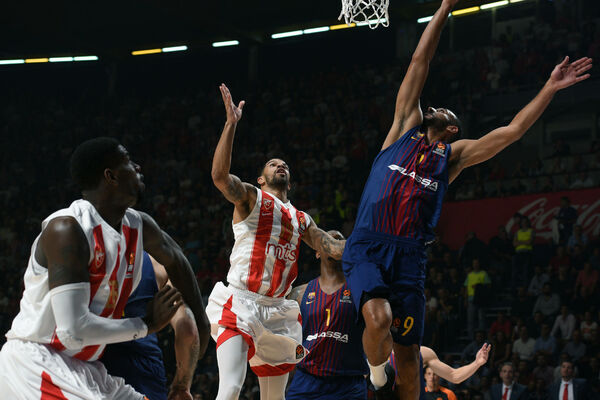 PREKINUT MEČ BARSELONE I ZVEZDE! HAOS! Ova slika će obići svet u roku od milisekunde! (FOTO)