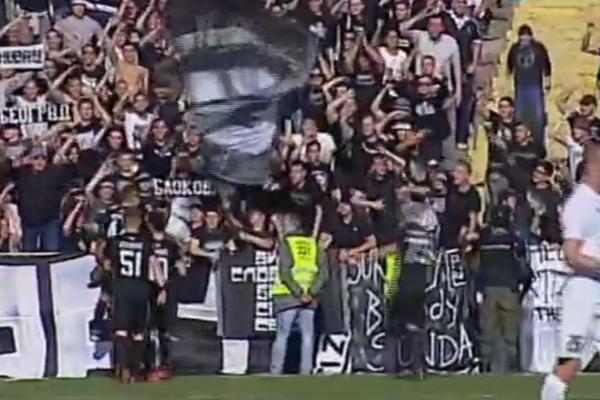 KIMIJEVI GROBARI ZAUZELI POZICIJU! Istočna tribina je ponovo tvrdo jezgro! (FOTO)