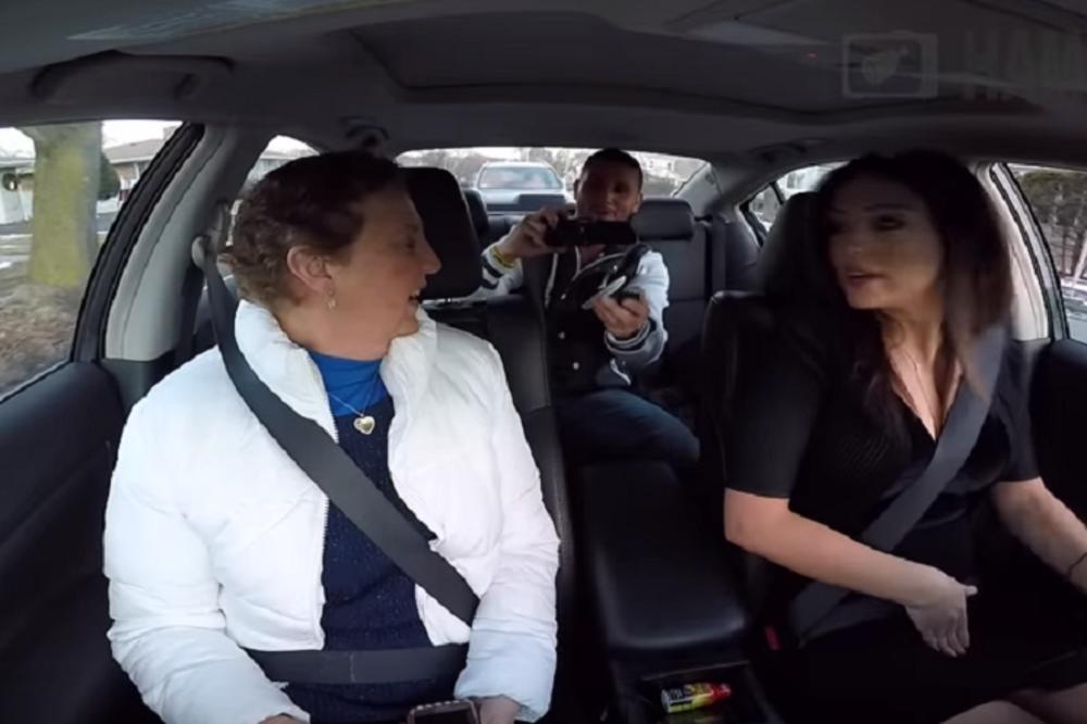 POSKAKIVALA: Kupio je devojci gaćice koje vibriraju, a onda je doveo svoju majku! (VIDEO)