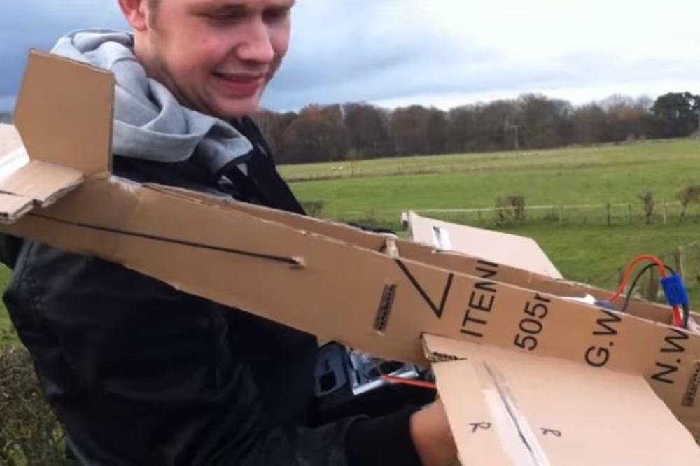 NAPRAVILI SU AVION OD KARTONA I UKLJUČILI SNIMANJE: Ovo će vam vratiti veru u čovečanstvo! (VIDEO)