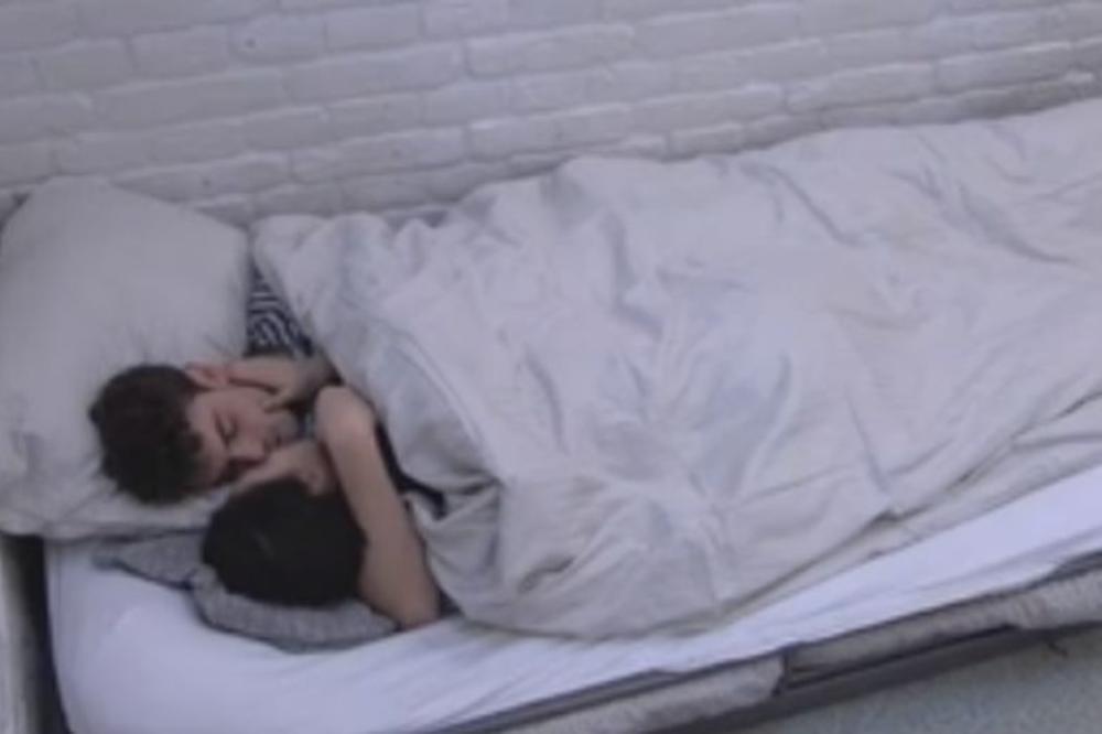 Mina nakon raskida sa Đeksonom završila U KREVETU SA NJIM?! (VIDEO)