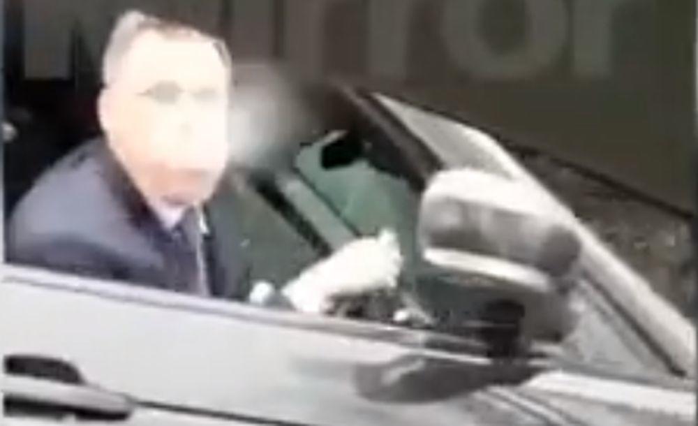 Džejmi Karager pljuje navijača Mančester junajteda  