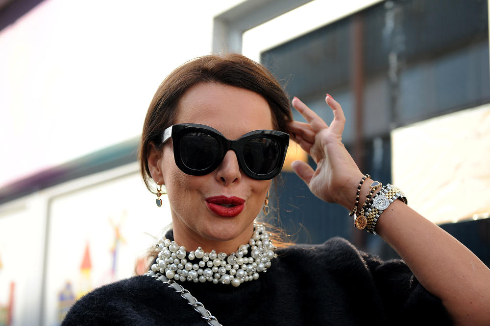 OČI BOLE OD LUKSUZA I GLAMURA! Ovo je DOM Sonje Vuksanović, OGROMNO OGLEDALO DOMINIRA od dnevne sobe ZASTAJE DAH