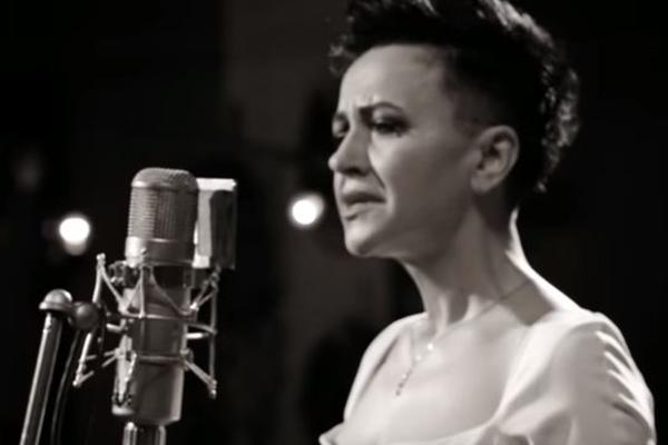 Amira snimila spot u legendarnom studiju Bitlsa! Rasprodat Sava centar, sledi turneja po Srbiji (VIDEO)