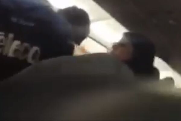 AKCIONI FILM U REŽIJI HULIGANA! Navijači Lacija napali Nanija, umalo da sruše avion! (VIDEO)