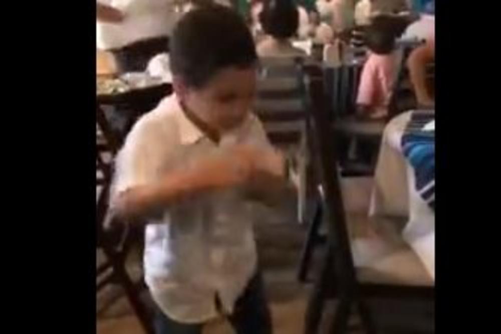 MALI JE UMISLIO DA JE ŠAMPION SVETA U BOKSU: A onda je ustao njegov mlađi brat i UNIŠTIO MU ŽIVOT! (VIDEO)