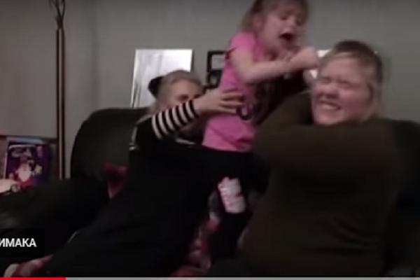 DETE ĐAVO ČUPA, URLA, UDARA: Ova majka sada traži POMOĆ STRUČNJAKA! (VIDEO)