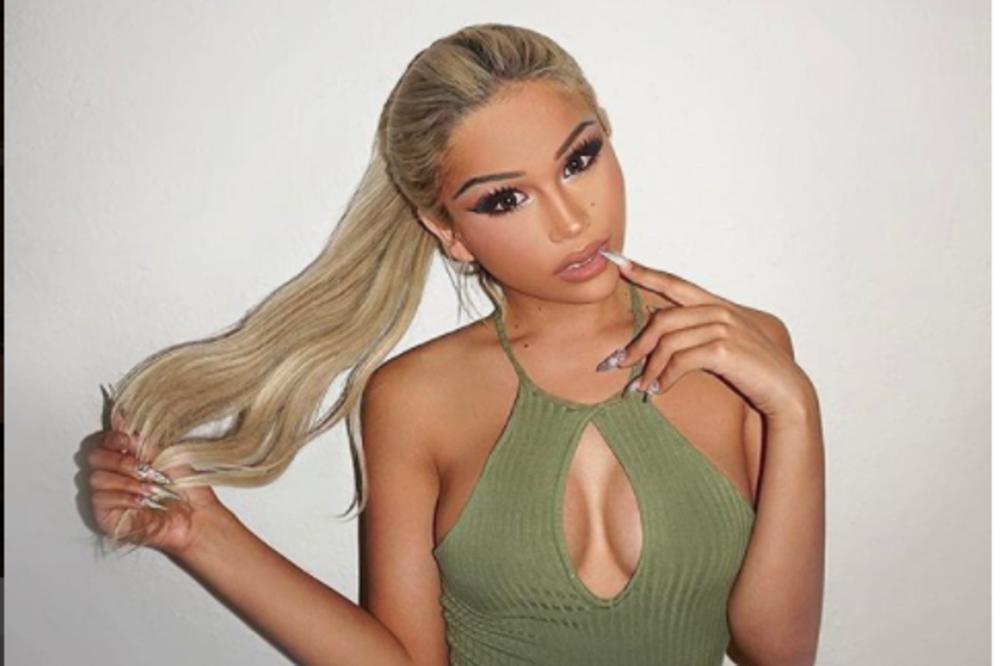 KADA SAM REKLA DEČKU DA SAM BILA MUŠKO, BIO JE U ŠOKU: Ona je sada fatalna plavuša, a evo kako je izgledala pre PROMENE POLA! (VIDEO)