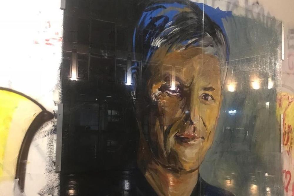 OSKRNAVILI TEK PREKREČEN MURAL: Isprskali Đinđićev lik bojom, prešarali ga, ali novi izliv vandalizma je zaista degutantan (FOTO)
