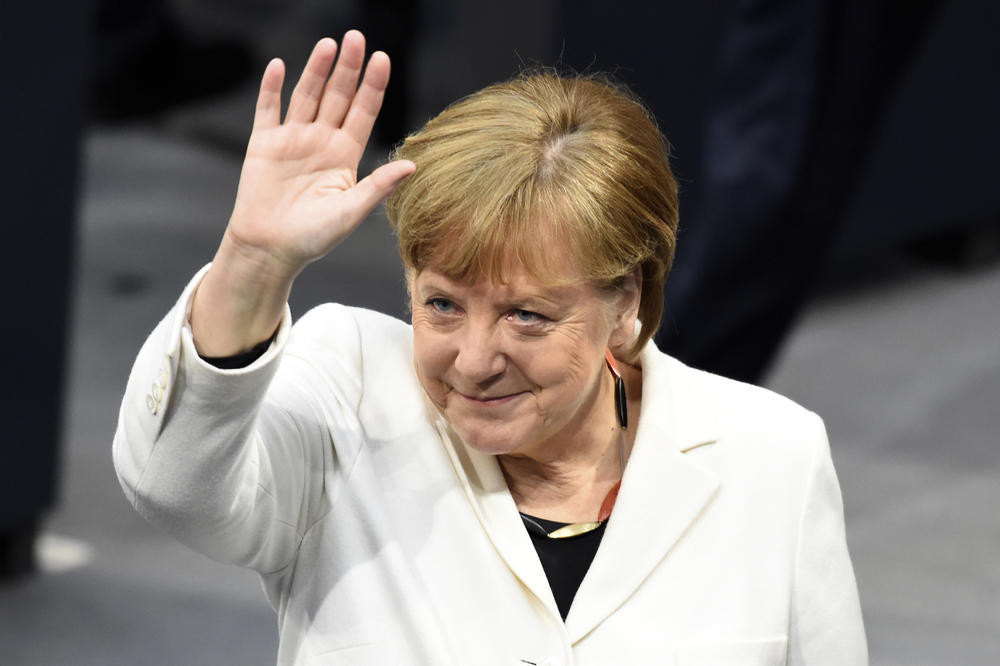 POLITIČKI ZEMLJOTRES U EVROPI: Merkelova odlazi sa čela CDU, evro je odmah počeo da PADA!