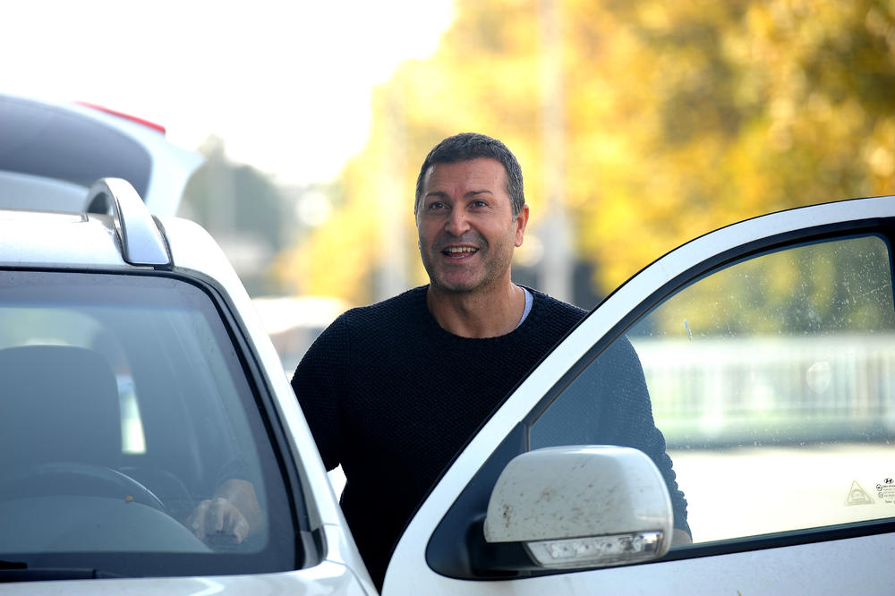 Šalterske šlužbenice se čude kada vide kolika cifra mu leže na račun: Godinama je radio, a evo kolika mu je penzija