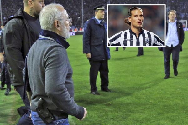 Veliki šefe, mi smo tvoji vojnici! Brutalna poruka Aleksandra Prijovića gazdi PAOK-a koji je uleteo s pištoljem na teren! (FOTO)