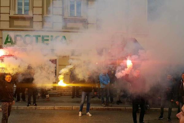 FEŠTA U IVANJICI PRED ČETVRTFINALE KUPA! Grobari zapalili grad, a za to imaju i više nego važan razlog! (FOTO)