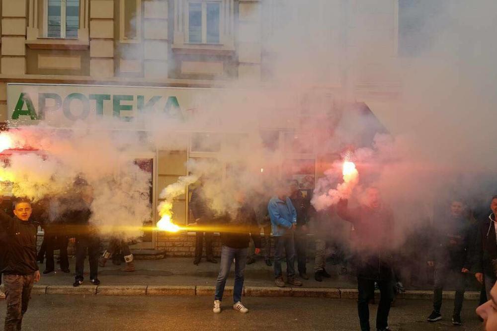 FEŠTA U IVANJICI PRED ČETVRTFINALE KUPA! Grobari zapalili grad, a za to imaju i više nego važan razlog! (FOTO)