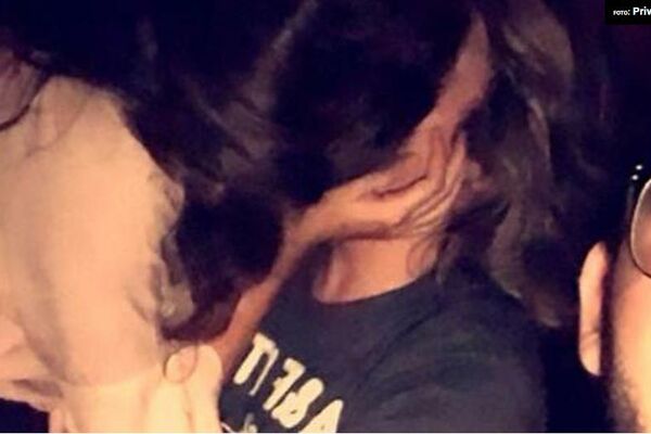 URADIO JE SELFI NA ŽURCI SA PAROM KOJI SE LJUBI! Ali kad čujete ko je na slici, BIĆE VAM GA ŽAO DO NEBA (FOTO)