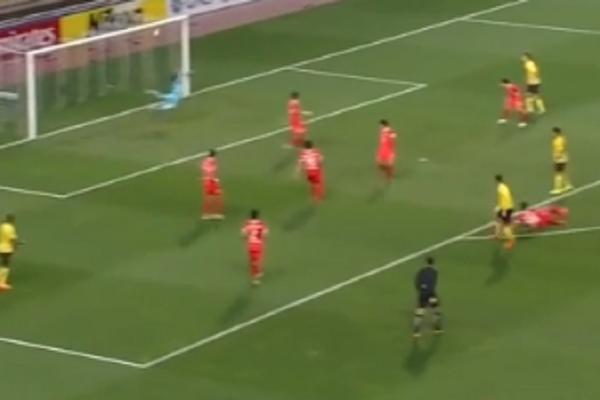 A Krstajiću nije valjao: Pašćete na teme kada vidite projektil i evrogol za pamćenje srpskog asa! (VIDEO)