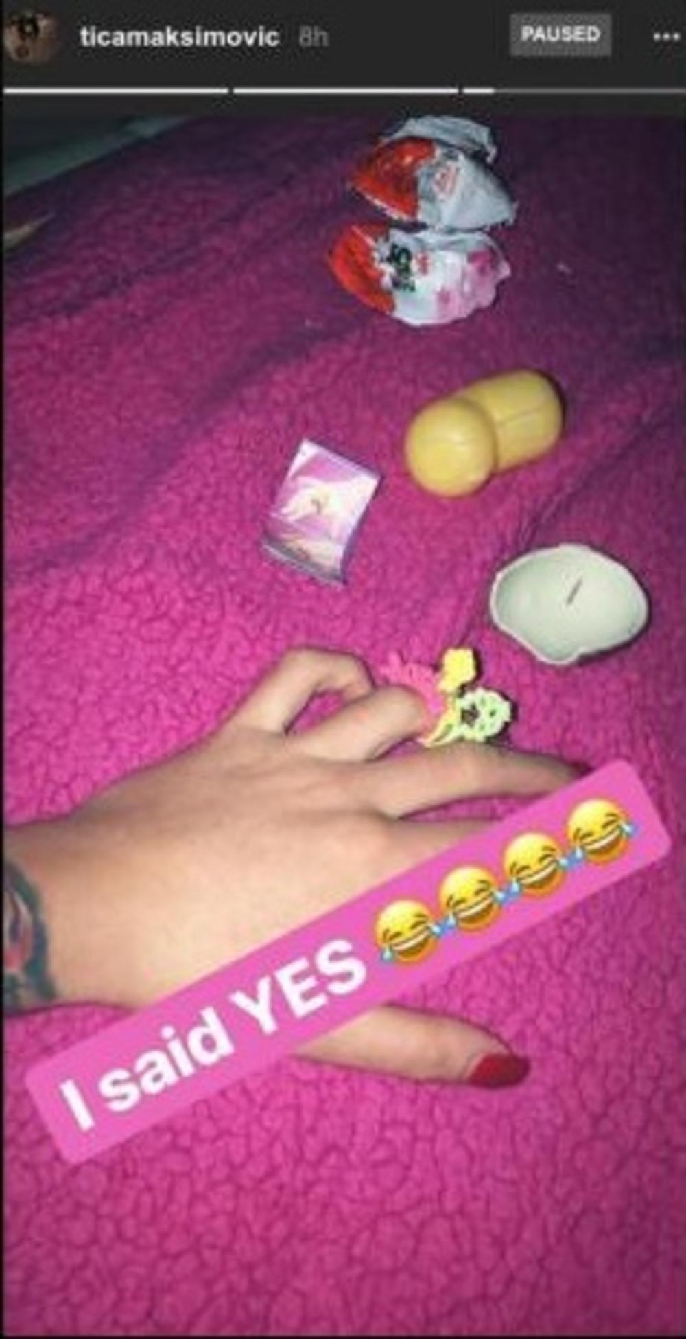 A u Kinder jajetu - verenički prsten  