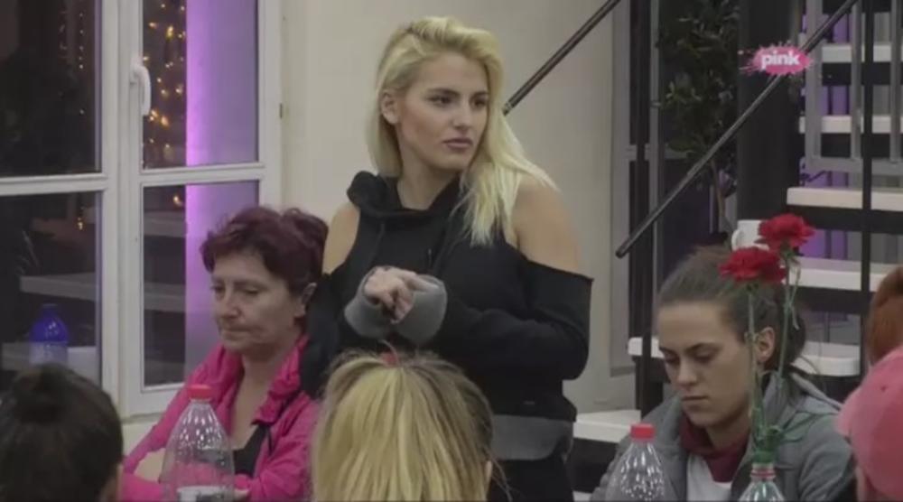 Čini se da ni Sara nije ravnodušna  