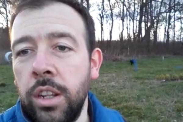 CEO BALKAN PLAČE OD SMEHA: Pokradeni voćar snimio URNEBESNU PORUKU ZA LOPOVA! (VIDEO)