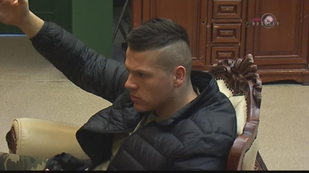 Sloba pokušava da pokaže Luni koliko je poštuje  