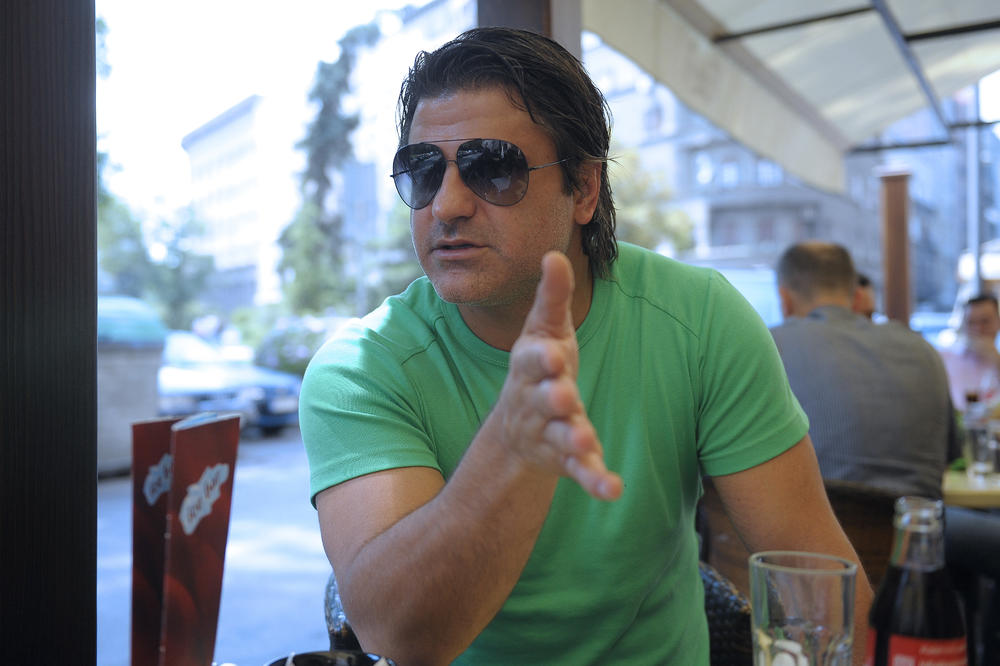 JESTROVIĆ U SUKOBU SA BIVŠOM ŽENOM NASRED ULICE: Policija je odmah došla i uzela snimke s kamera!