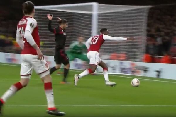 KRIMINAL U LIGI EVROPE! Sudija svirao presmešan penal za Arsenal! (VIDEO)
