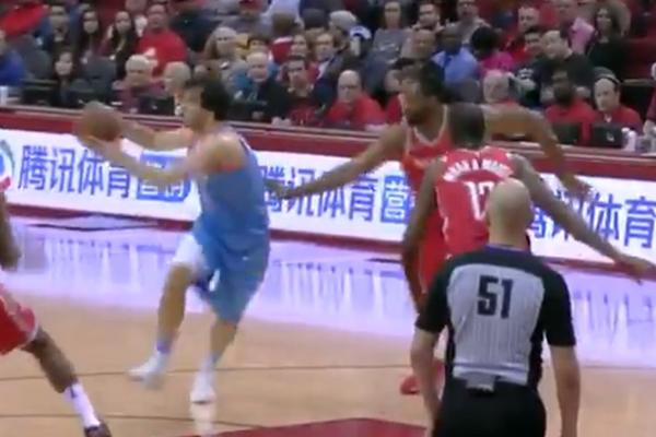 Gde je Miloš, a gde je lopta? Teodosićeva magija je opet proradila, a dobro će je zapamtiti igrači Hjustona! (VIDEO)