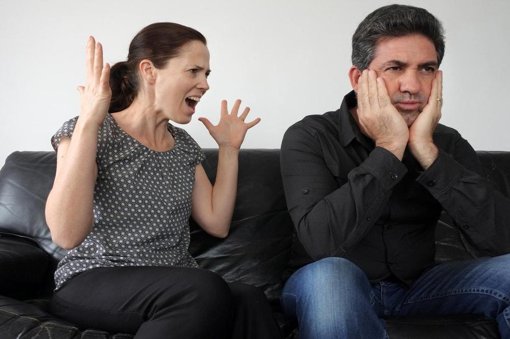 ŽENE UNIŠTAVAJU BRAK? 5 načina na koje neke žene odbijaju supruga i uništavaju brak