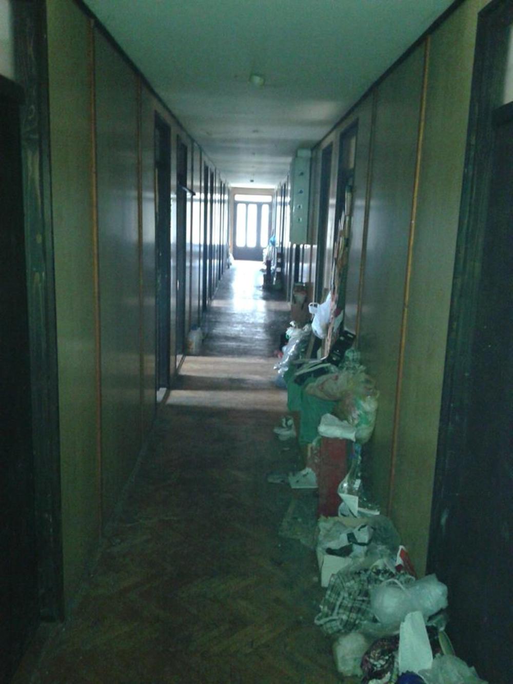 Nebojša živi u baraci i trpi svakodnevno nasilje