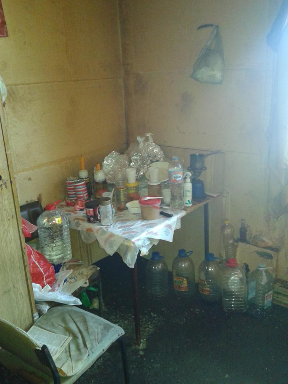 Nebojša živi u baraci i trpi svakodnevno nasilje