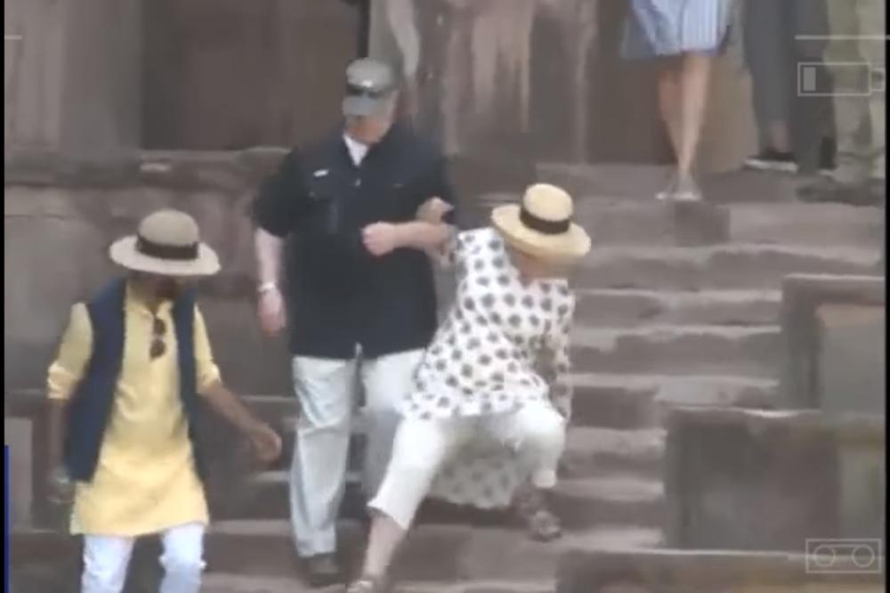 PALA JE KAO POKOŠENA! Hilari Klinton se SRUŠILA NA STEPENICAMA, pa završila u bolnici! (VIDEO)