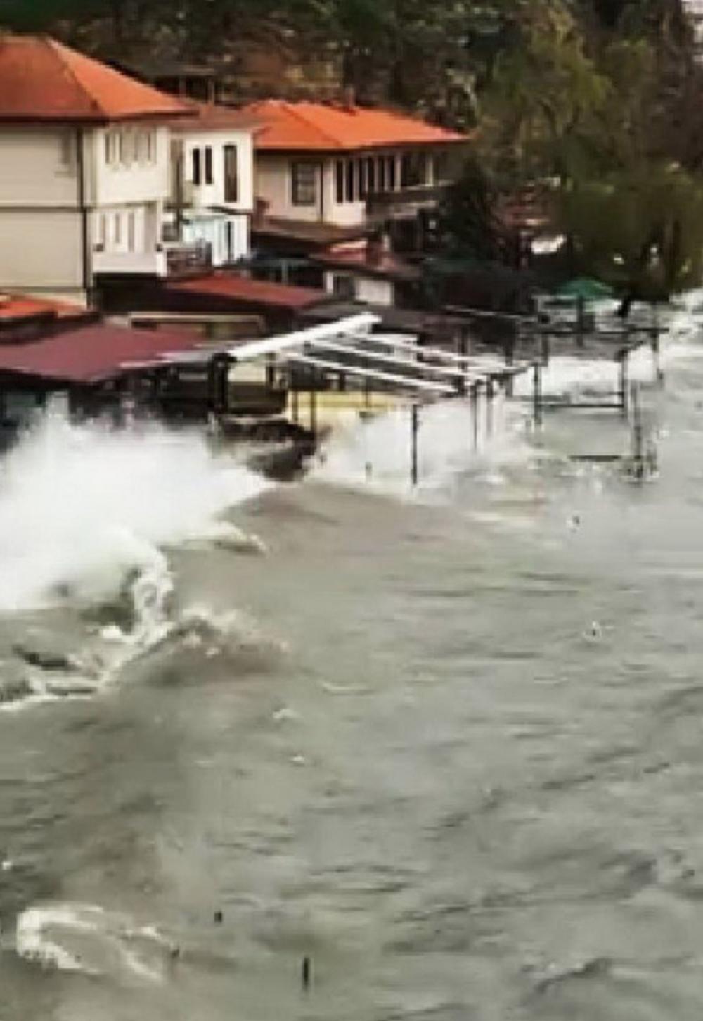 Sva sreća niko nije stradao