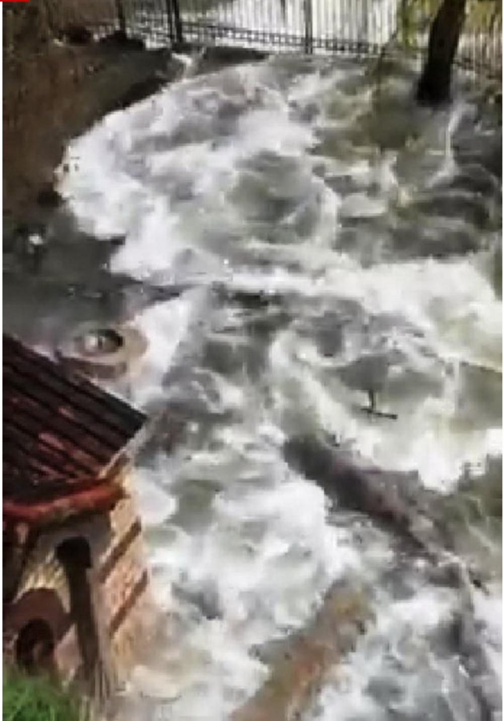 Vetar je pravio haos,a voda je sve gutala