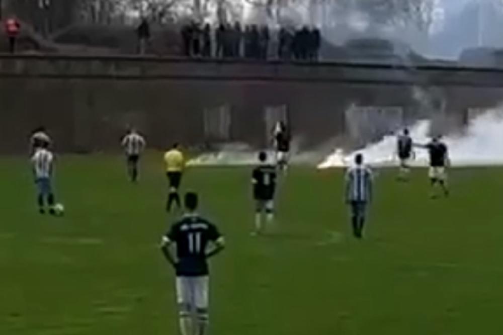 HAOS! Navijači Dorćola prekinuli meč sa OFK Beogradom! Razlog za to je potez uprave! (VIDEO)