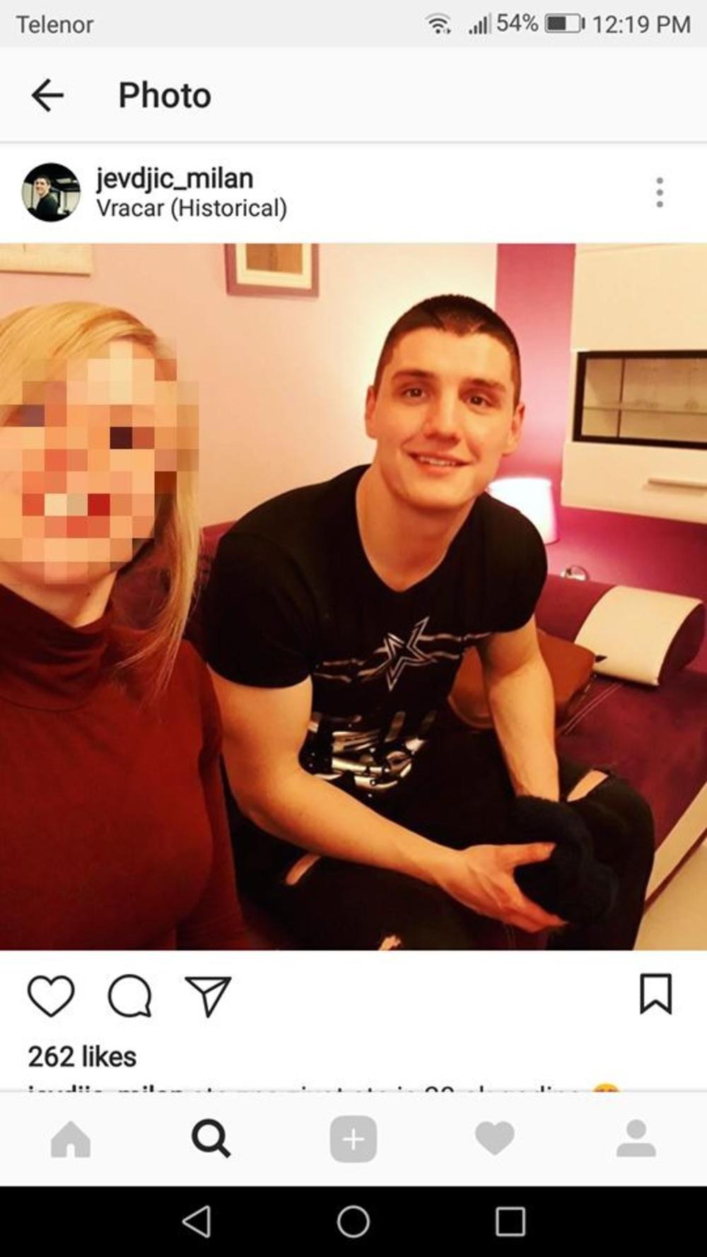 Nasmejani Milan sa prijateljicom