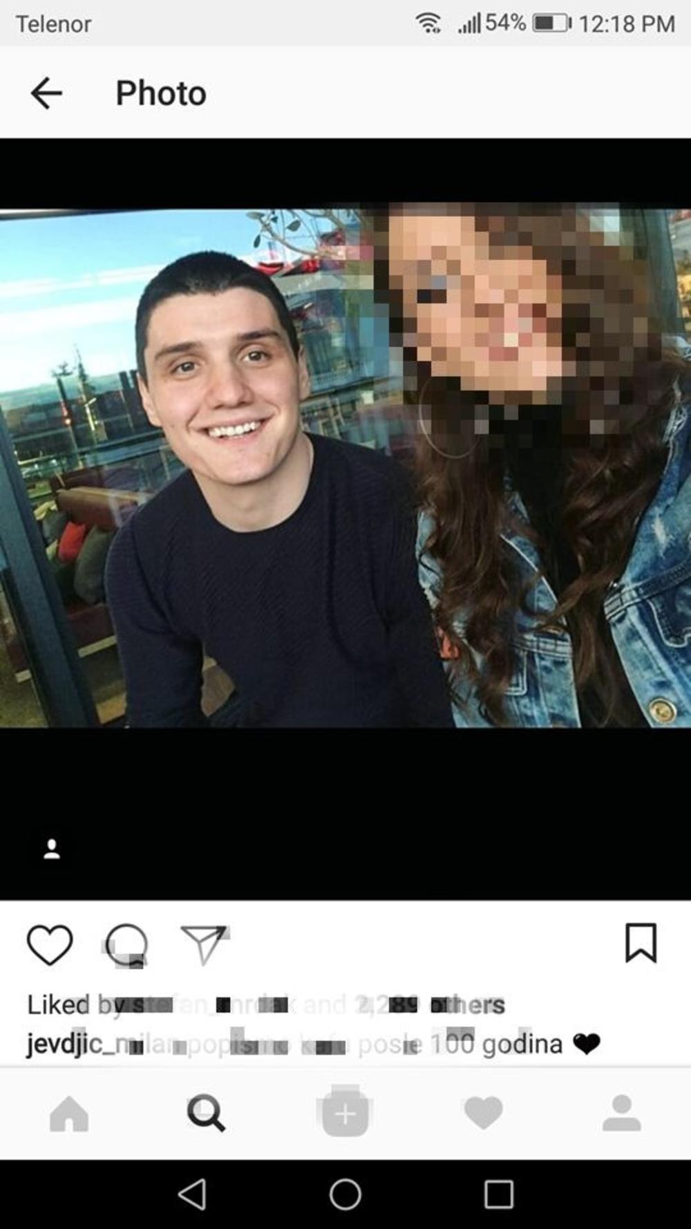 Nasmejani Milan sa drugaricom