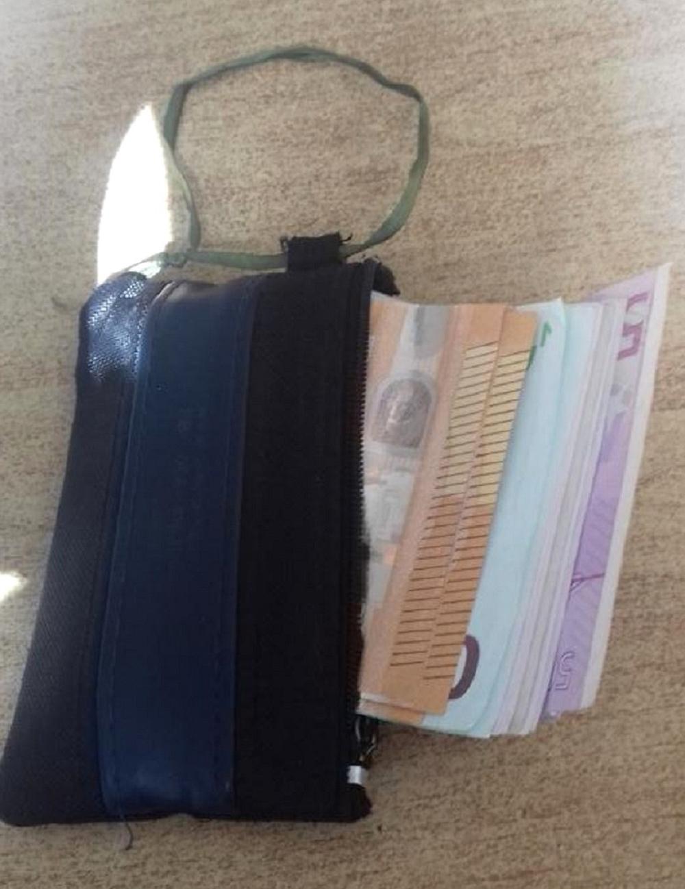 Zadržani evri na granici