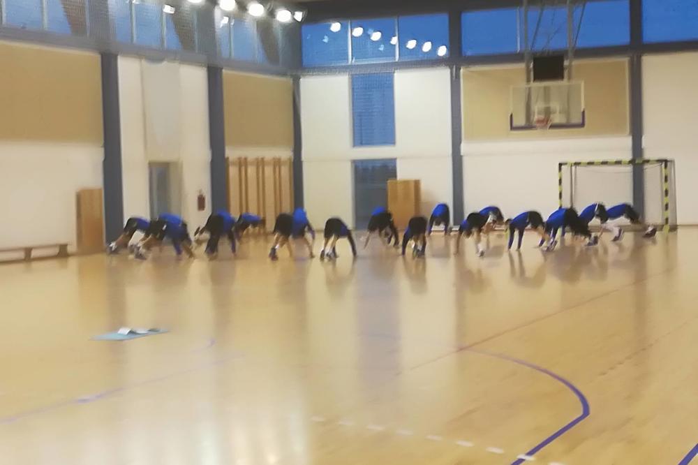 Šta to radi SMS dok ostali reprezentativci trče na treningu? (VIDEO)