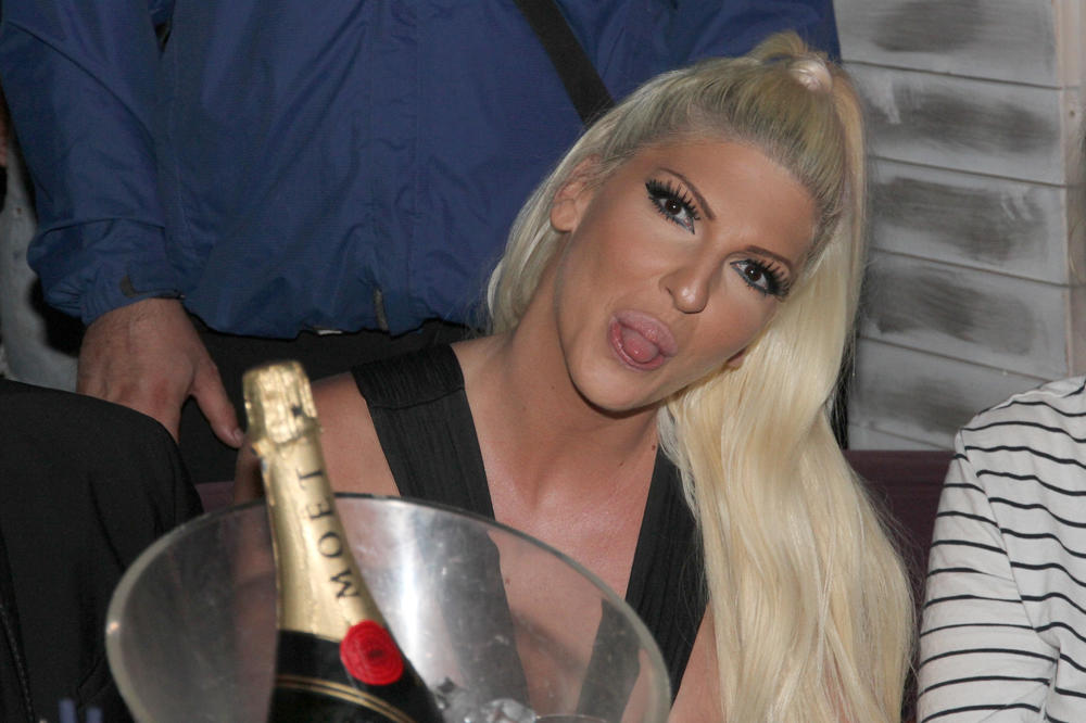 NISAM KARLEUŠA, VEĆ SAMO DOKTOR: Vaš sin je mrtav. Umro je od bolesti koja je iskorenjena pre 100 godina