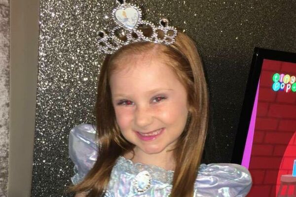 PRIMETILI SU DA IM SE ĆERKA ČUDNO SMEJE: Onda im je doktor saopštio UŽASNE VESTI!