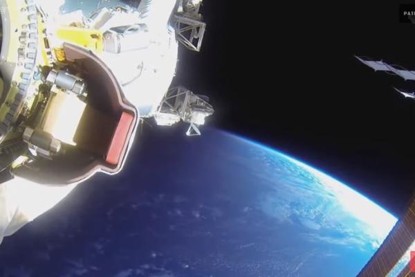 NASA POSLALA RAKETU U SVEMIR SA 2.835 SRPSKIH IMENA: Koji je razlog za slanje ovakvog čipa u Vasionu? (FOTO)