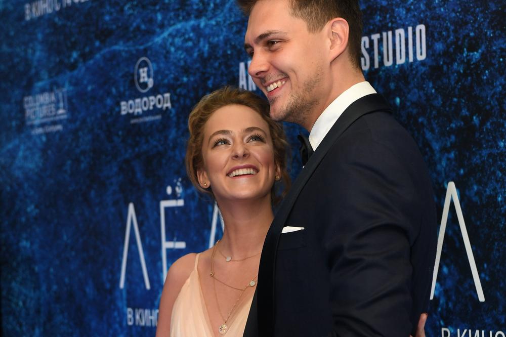 JAVNO RASKINULI: Bili su NAJLEPŠI par na estradi, e evo ZAŠTO su prekinuli romansu!